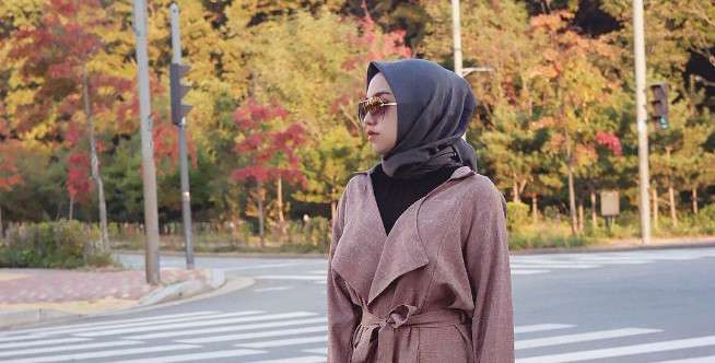 Gaya Hijab Simple dengan Jilbab Segiempat
