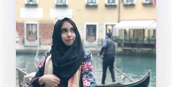Gaya Hijab Pashmina yang Anggun