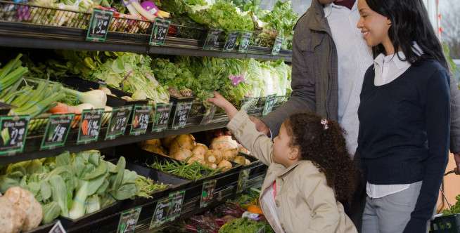 Ajarkan Anak untuk Membandingkan Harga