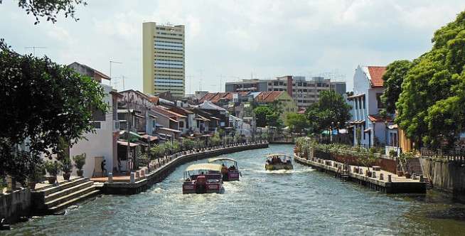 Menyusuri Kota Bersejarah