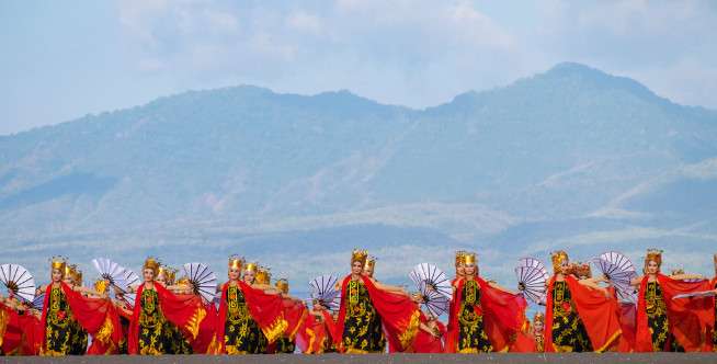Keseruan Festival Lokal