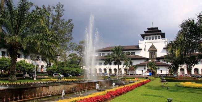 Menapaki Sejarah Kolonial di Gedung Sate