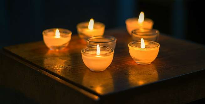 Letakkan Lilin di tempat Aman