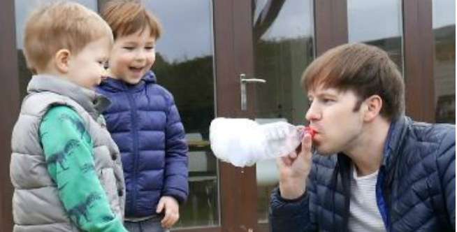 Ajak Si Kecil Buat Mainan Busa Sabun dari Botol Bekas