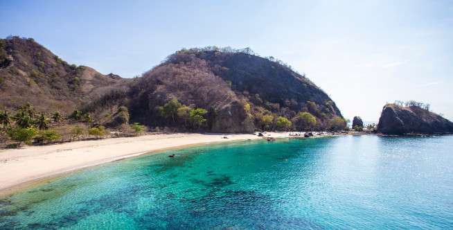 Pantai di Maumere, Indonesia