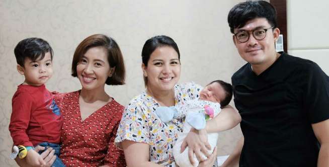 Tya Ariestya Bagikan Video Cara Tepat Membedong Bayi, Intip Yuk!
