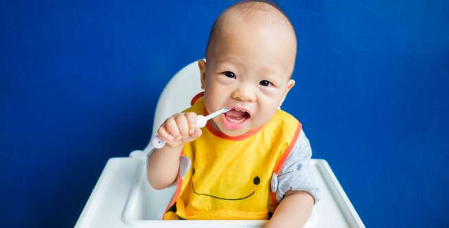 Tips Memulai Menyuapi Bayi dengan MPASI