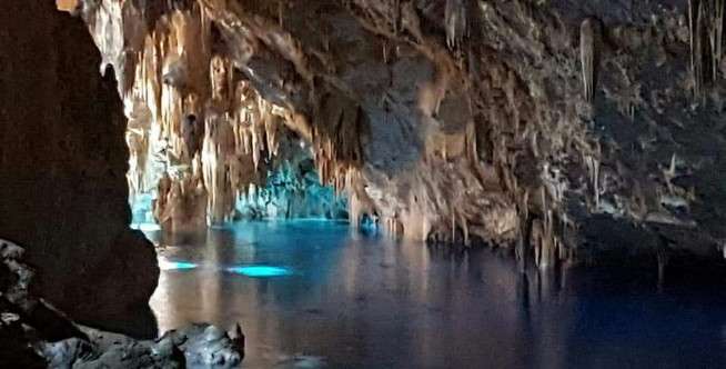 Gruta do Lago Azul