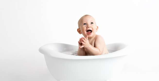 Cara Membersihkan Wajah Bayi, Langkah Kedua