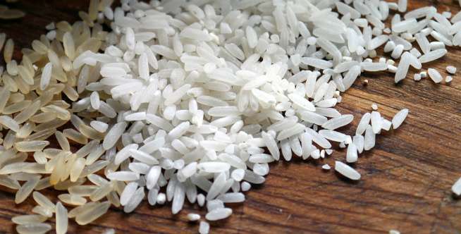 Jangan Buang Air Cucian Beras, Bisa Dijadikan Pembersih