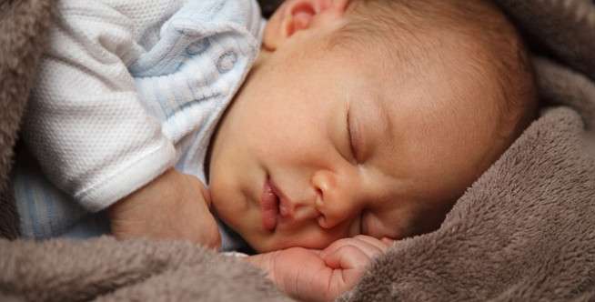 Cara Mengatasi Demam dan Pilek dengan Pelembap khusus Bayi