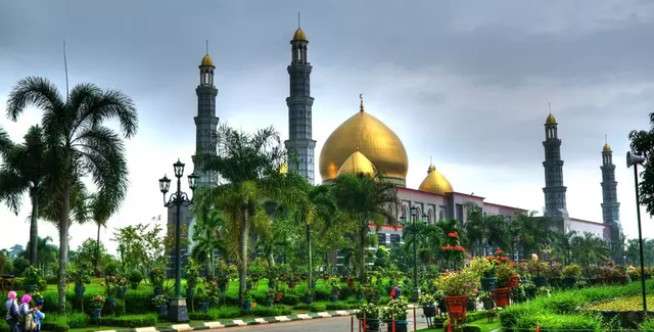 Wisata Religi Masjid Unik di Jakarta dan Jawa Barat
