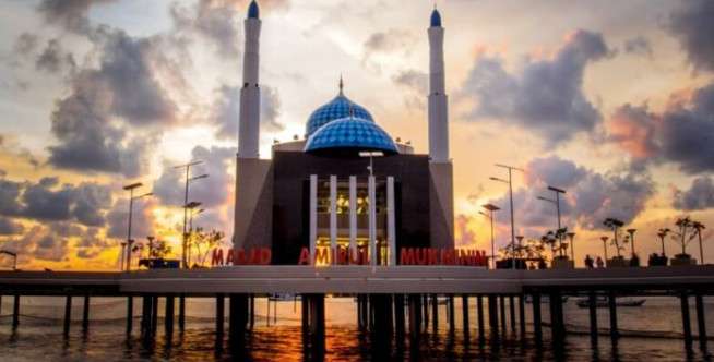 Wisata Religi Masjid Unik di Jogja dan Makassar