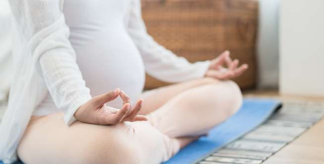 Cara Mengatasi Mual saat Hamil dengan Acupressure dan Olahraga