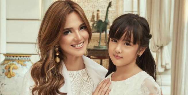 Cerita Kocak Nia Ramadhani Dikira Kakak Mikhayla