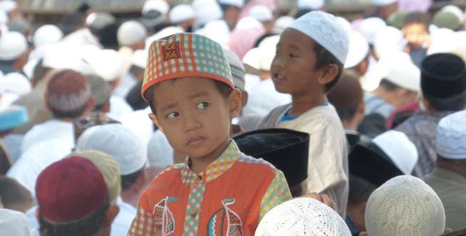 Melalui Media Islami