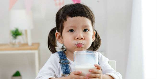 Konsumsi Susu Saat Kecil Hingga Dewasa