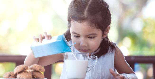 Berikan Porsi Susu yang Pas, Jangan Sampai Anak Obesitas