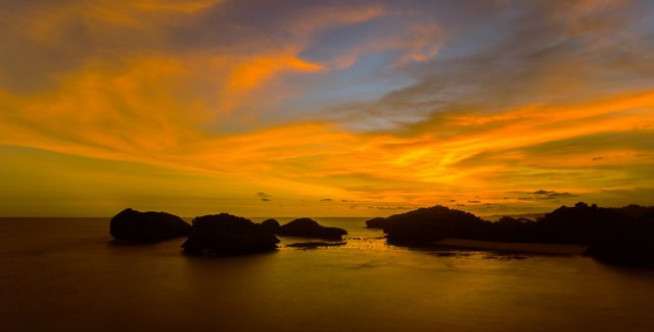 Pantai Kasap dan Watukarung