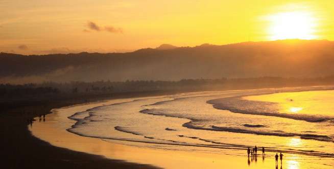 Pantai Teleng Ria dan Taman
