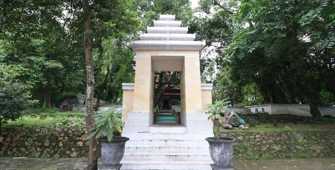 Makam Dewi Sekardadu