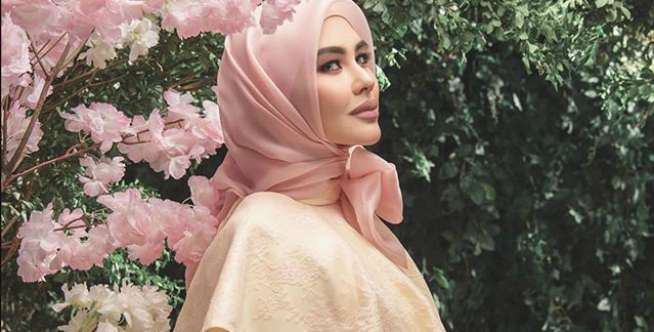 Hamil Besar, Intip Gaya Kartika Putri dengan Baju Renang Syar'i