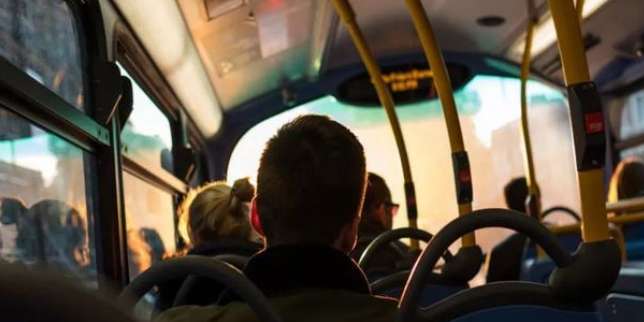 Turun dari Bus