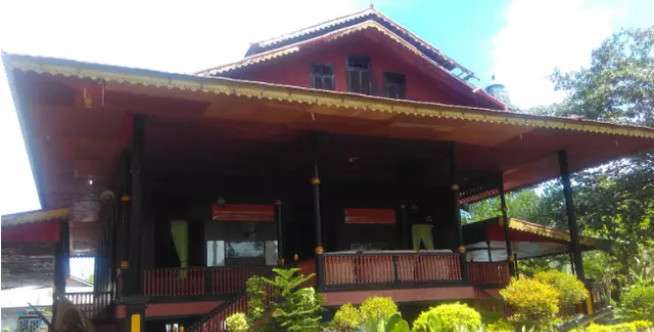 Rumah Adat Bantayo Poboide