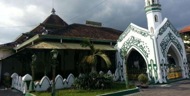 Masjid Al Wustho