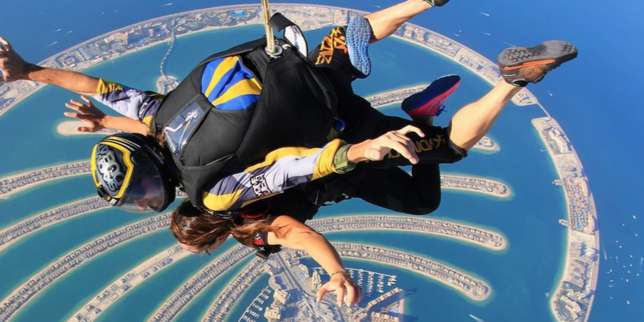 Skydiving Free-Falling