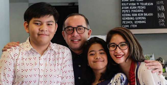 Layak Ditiru, Aturan Gadget Novita Angie untuk Anak Remajanya