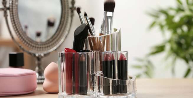 Transparan dengan Sekat