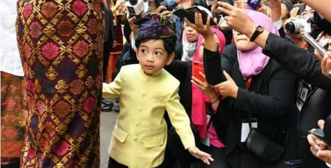 Kesal Tak Mau Foto, Jan Ethes 'Diselamatkan' Paspampres