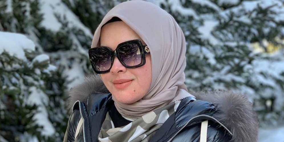 Adik Syahrini Pakai Tas Ratusan Ribu, Warganet Heboh