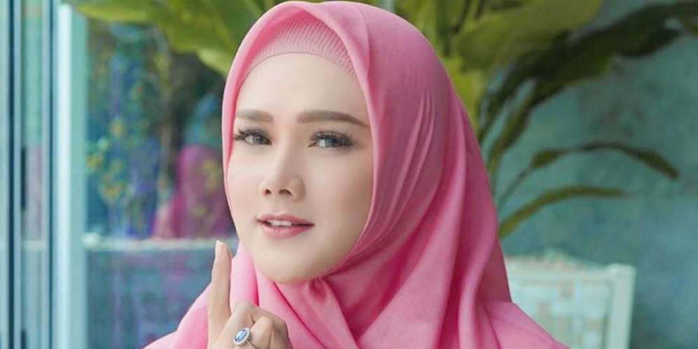 Penampilan Tak Biasa Mulan Jameela, Stunning Banget!