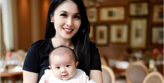 Sibuk Urus Anak, Sandra Dewi Sempat Kesal dengan Suami
