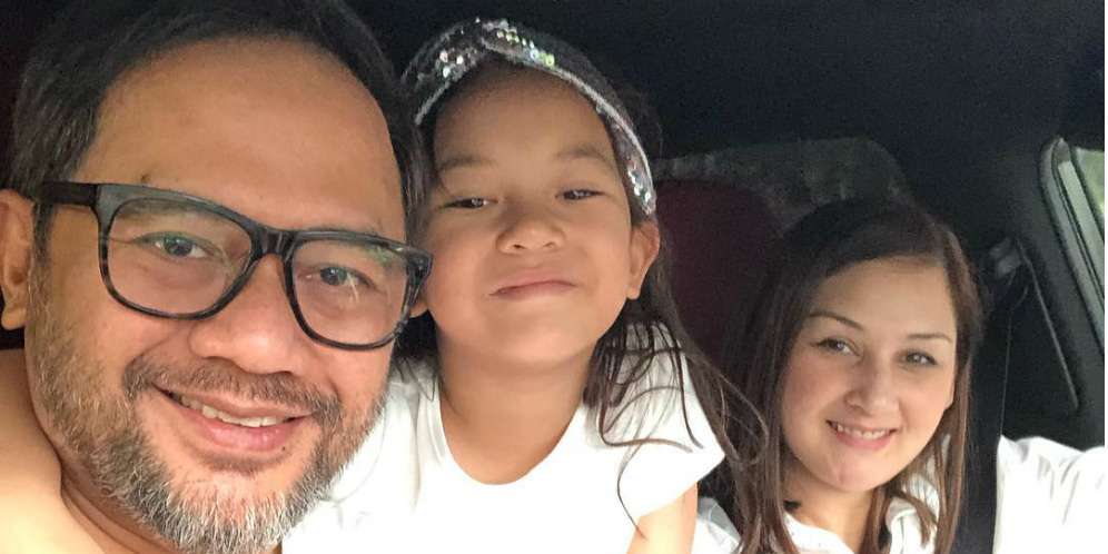 Aksi Gemas Indra Brasco dan Putrinya Joget TikTok, Super Kompak!