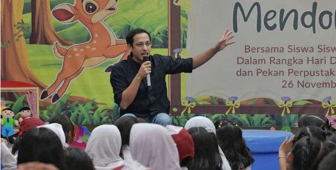 Nadiem Juga Berbincang dengan Anak-anak
