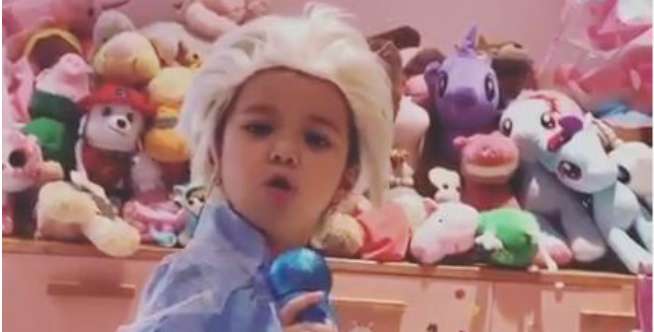 Aksi Penuh Penghayatan Gempita Jadi Elsa, Bikin Ngakak!