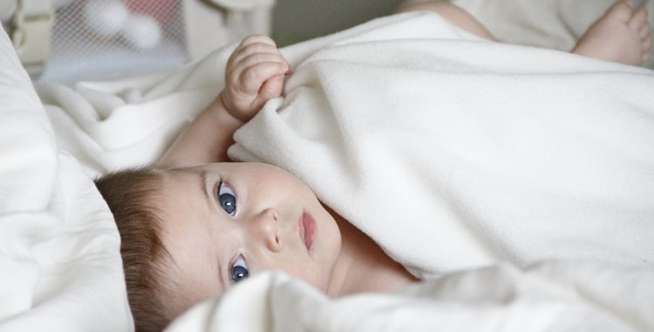 Bagaimana Mengetahui Jika Bayi Mendengar