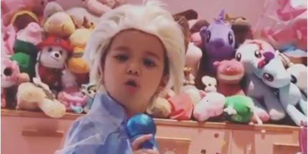 Aksi Penuh Penghayatan Gempita Jadi Elsa, Bikin Ngakak!