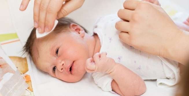 Kapan Mandi Bayi Baru Lahir untuk Pertama Kali?