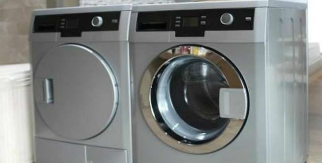 2. Bersihkan laci detergen dan filter mesin cuci secara teratur
