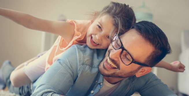 Kerja dari Rumah, Saatnya Para Ayah Makin Lengket dengan Si Kecil