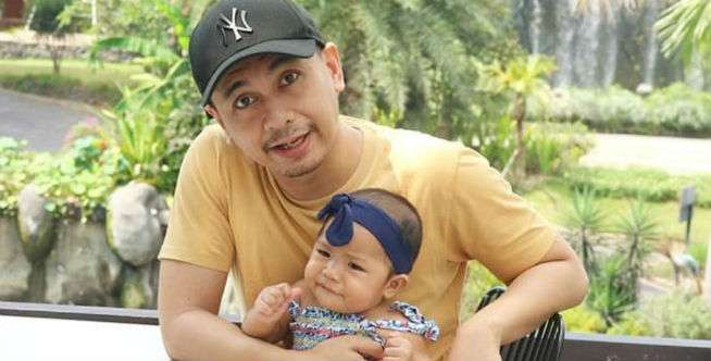 Raditya Dika Bandingkan Foto Kecilnya dan Alea, Komentar Kocak Bermunculan