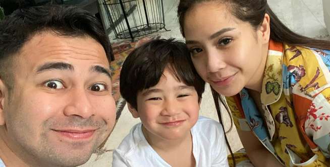 Lihat Video Kocak Rafathar Ngomel