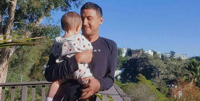Temani Putrinya Melukis, Tengok Momen Papa Hamish dan Zalina