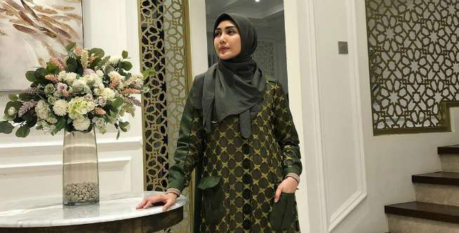 Desain Musala Nyaman di Rumah Fenita dan Arie Untung