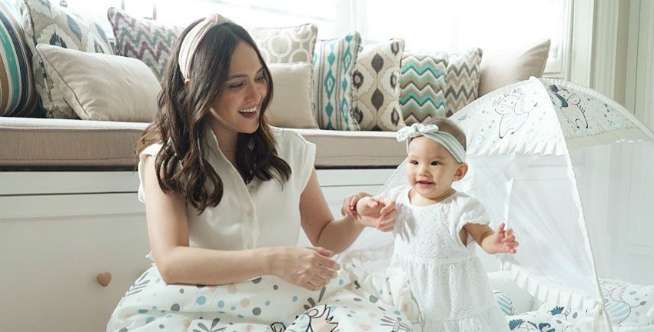 Lihat video kamar Claire