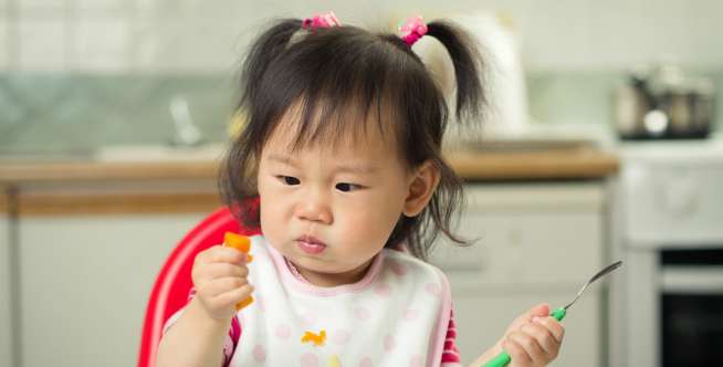 3. Tidak mencontohkan makan yang baik